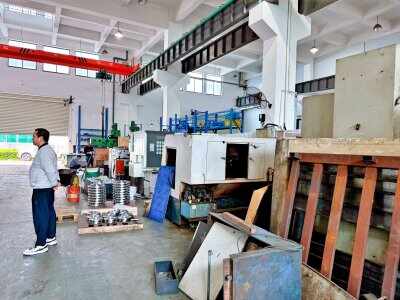 達銳公司領導到鉆頭合金事業(yè)部鉆頭一廠賀喜